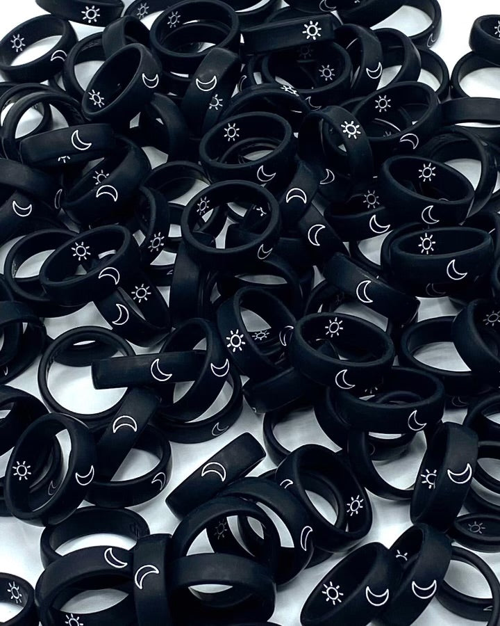 Flip Reversible moon / sun ring black