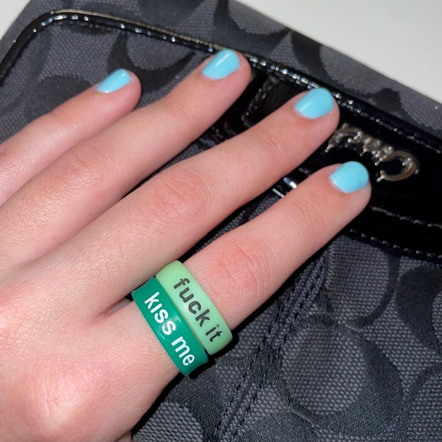 Flip Reversible lucky / kiss me ring