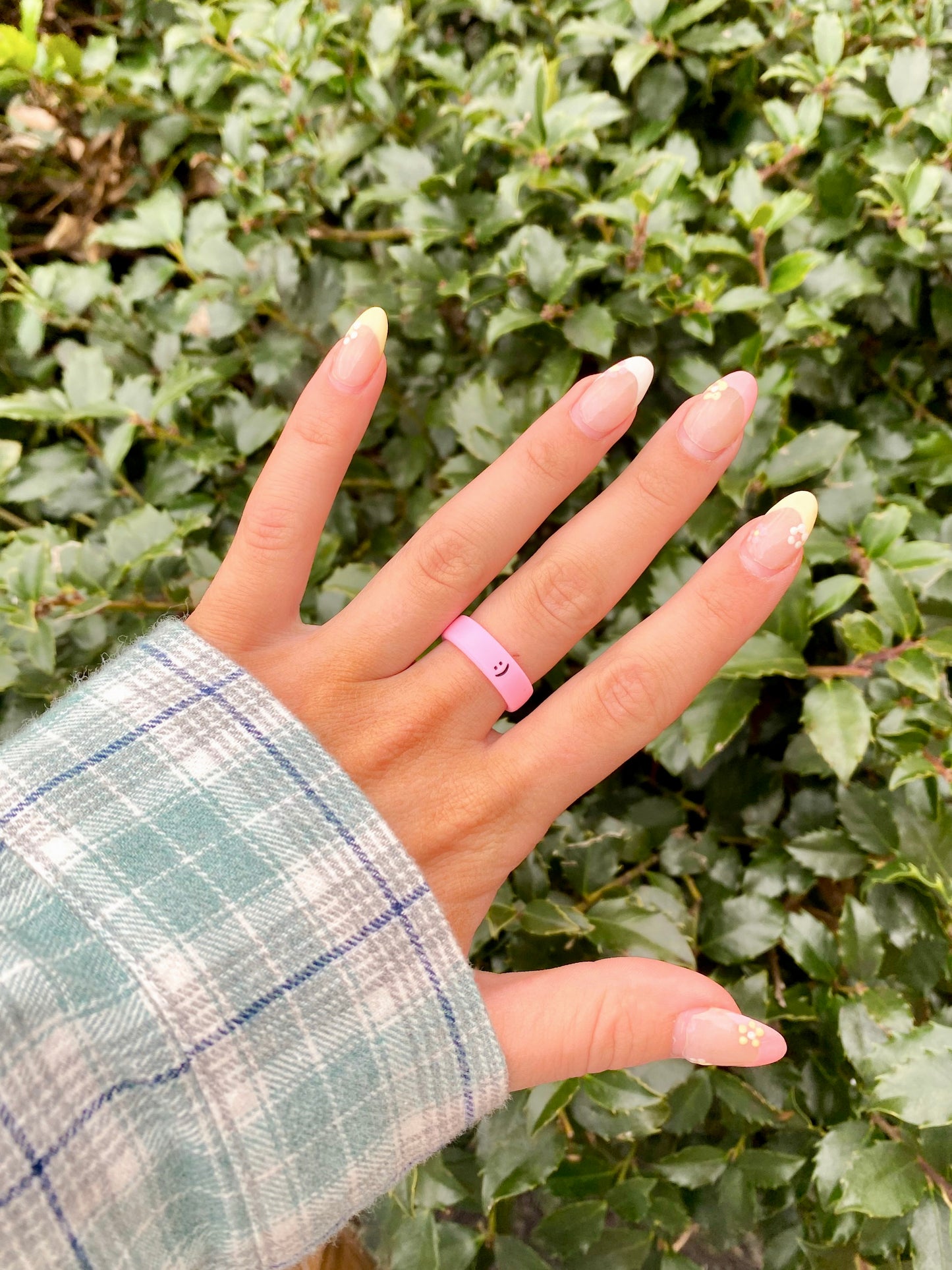 Flip Reversible smile / frown ring bubble gum