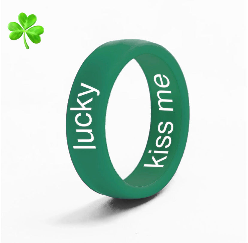 Flip Reversible lucky / kiss me ring
