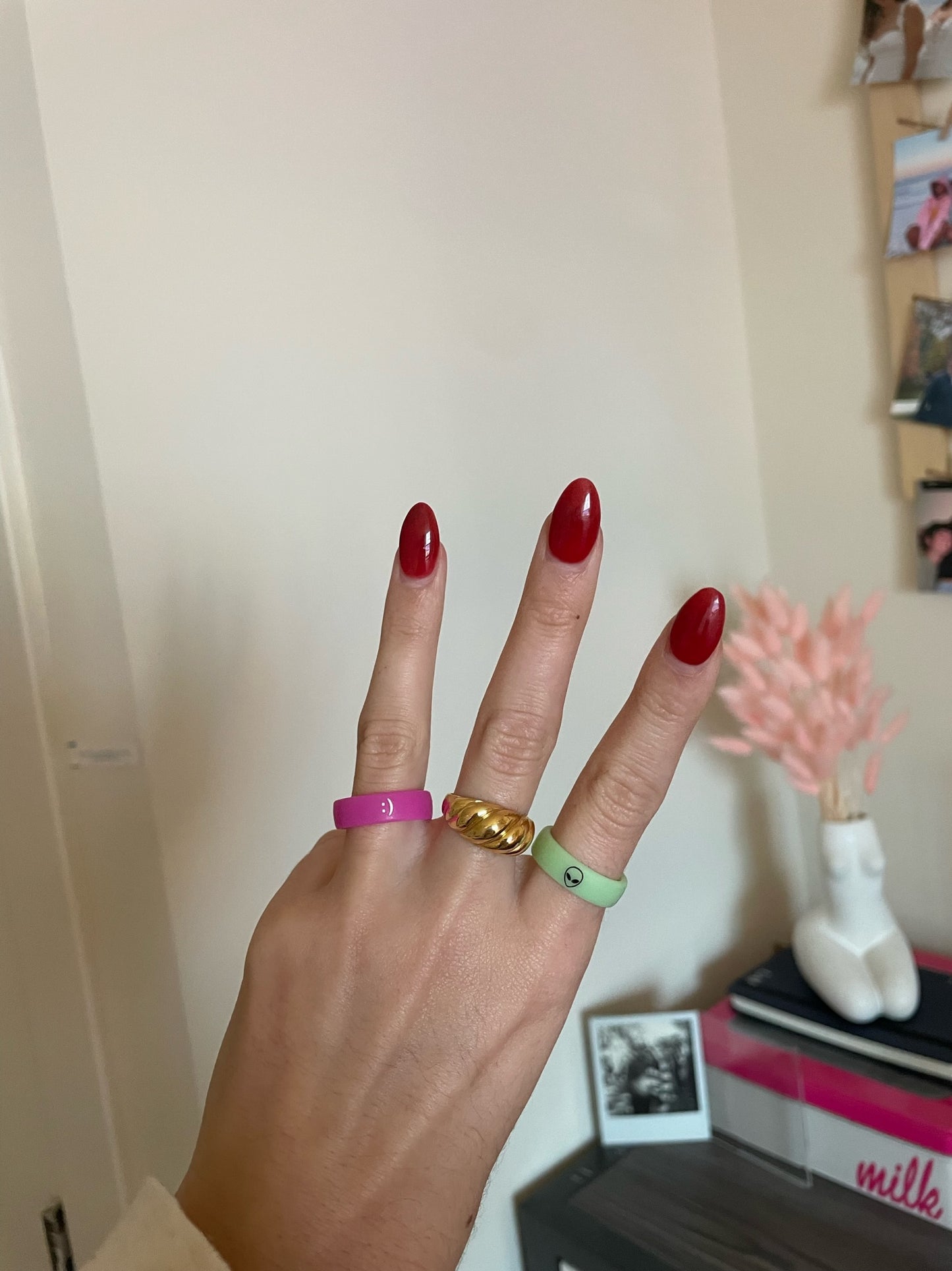 Flip Reversible smile / frown ring magenta