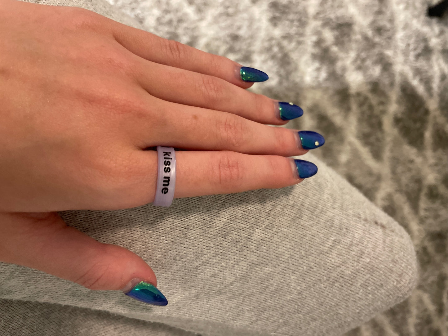 Flip Reversible shut up / kiss me Ring