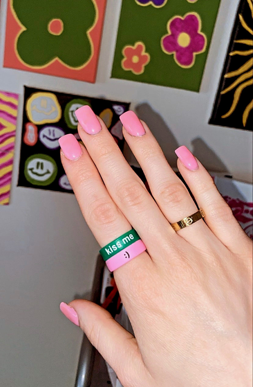 Flip Reversible lucky / kiss me ring