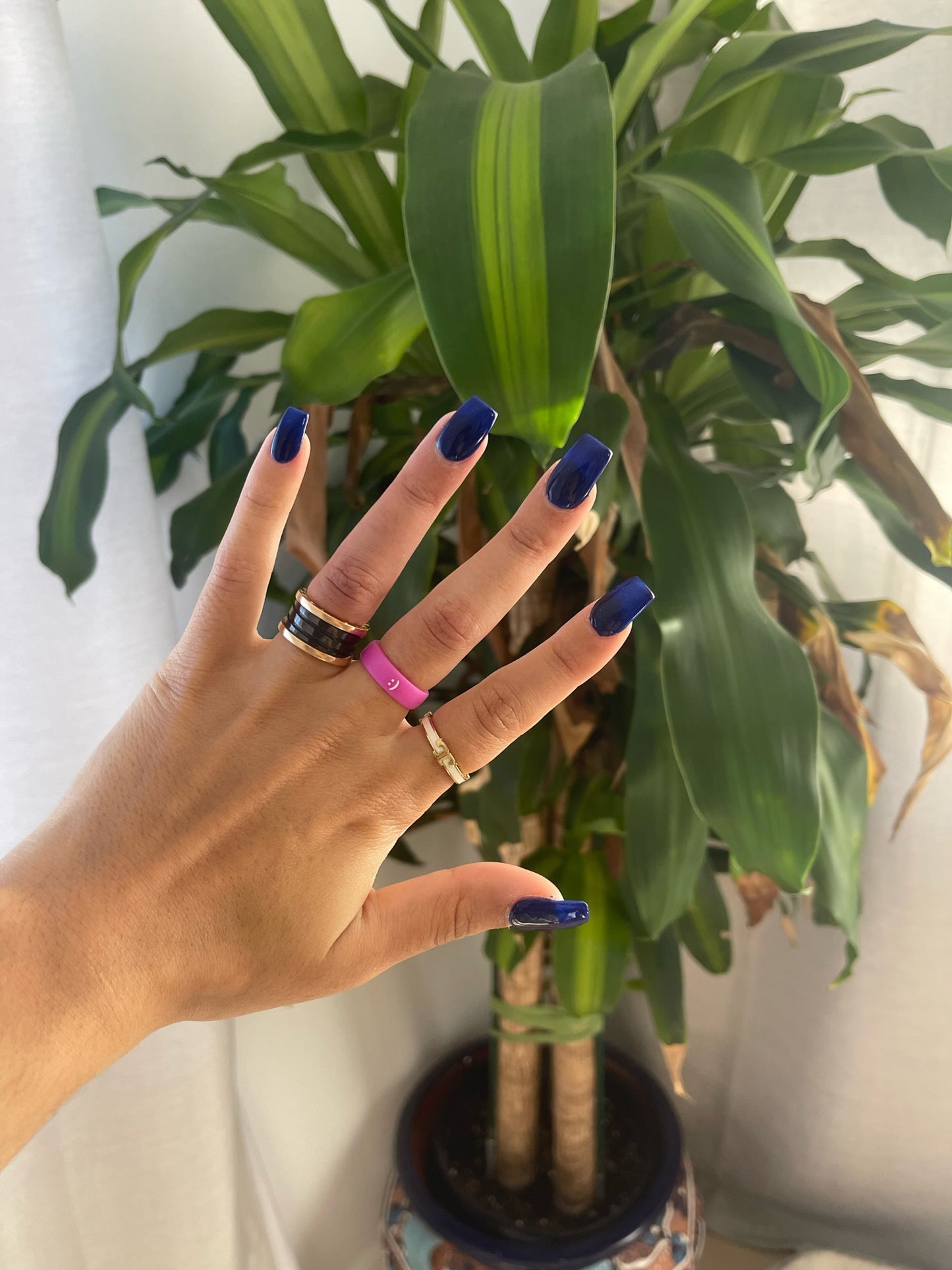Flip Reversible smile / frown ring magenta