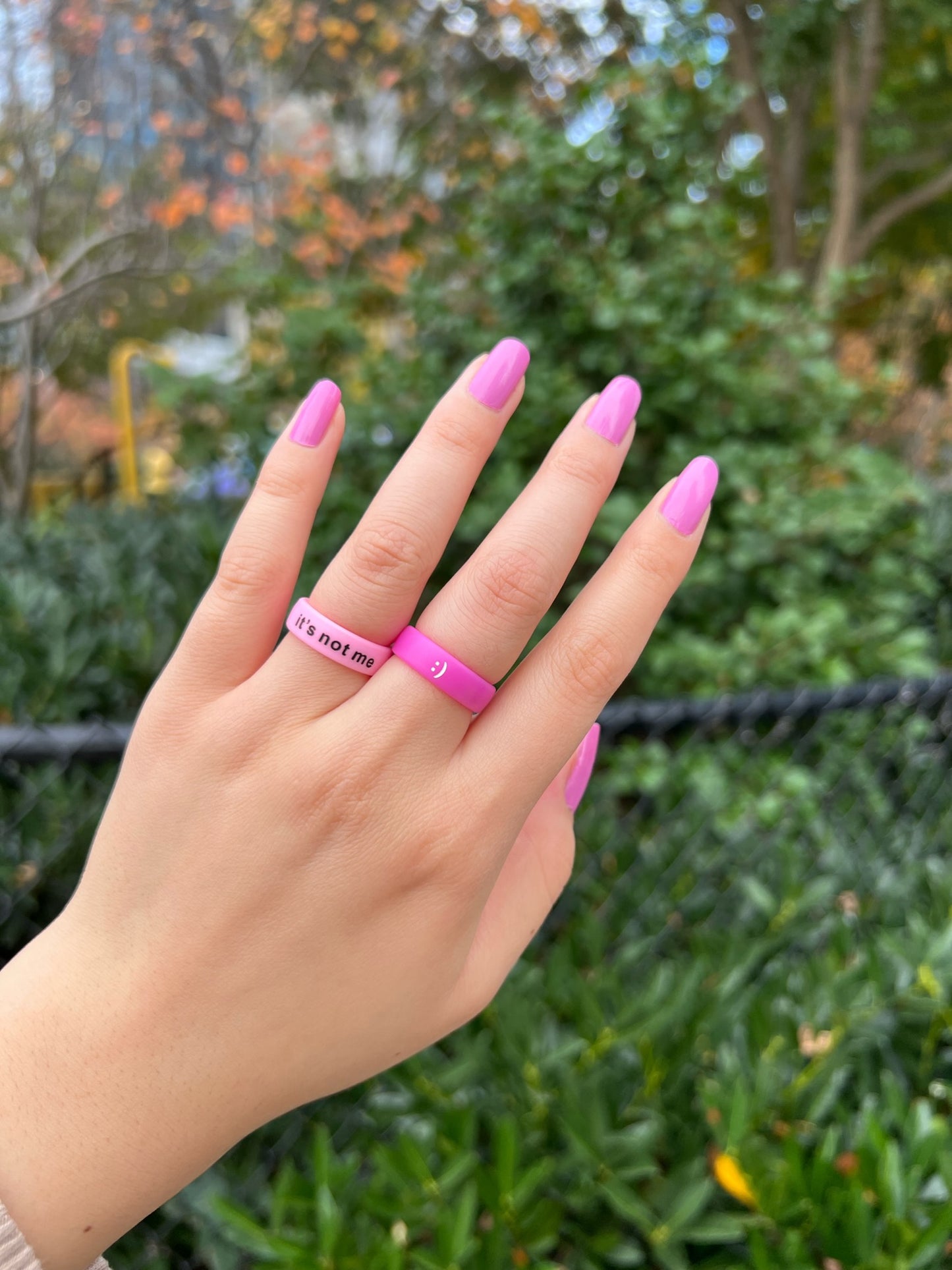 Flip Reversible smile / frown ring magenta