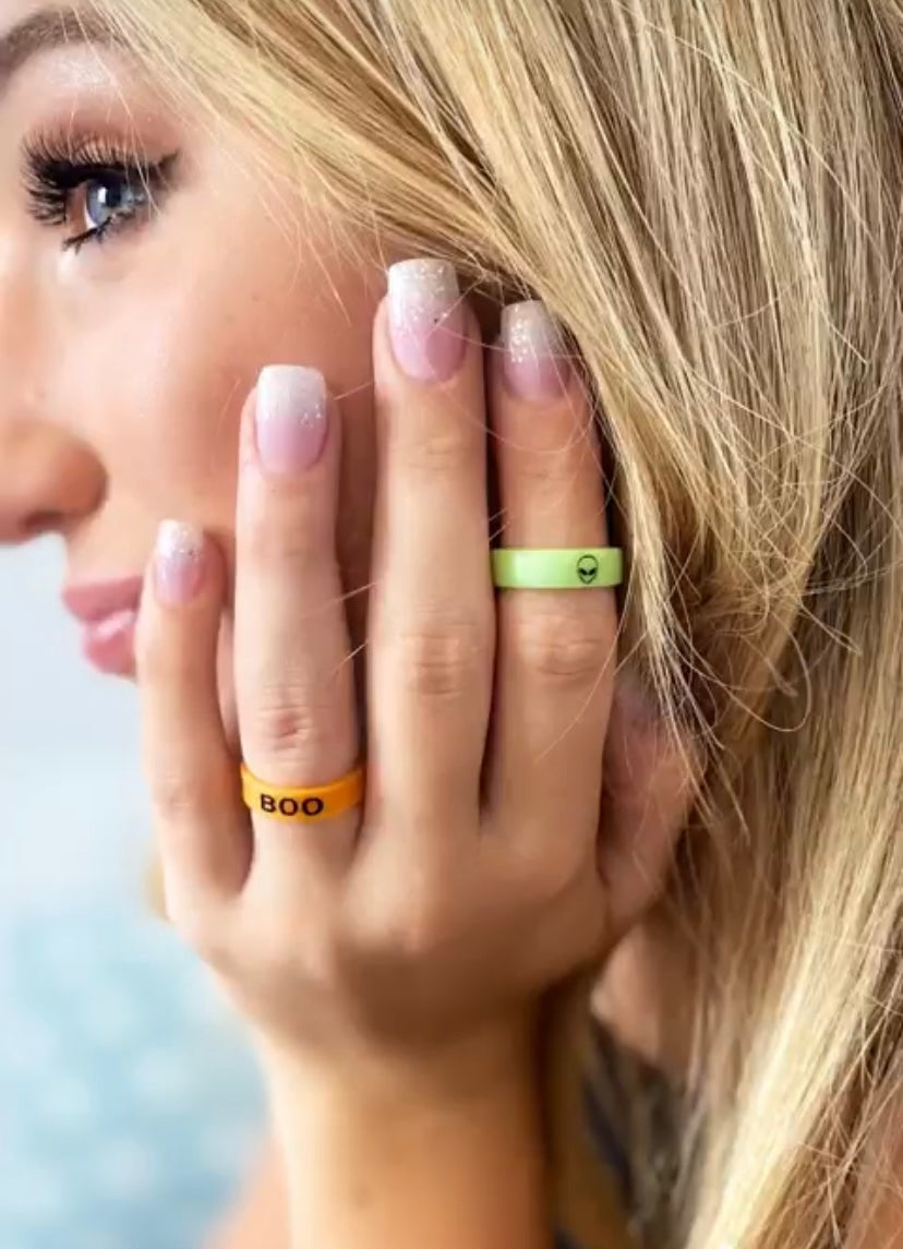 Flip Reversible alien / stay weird ring