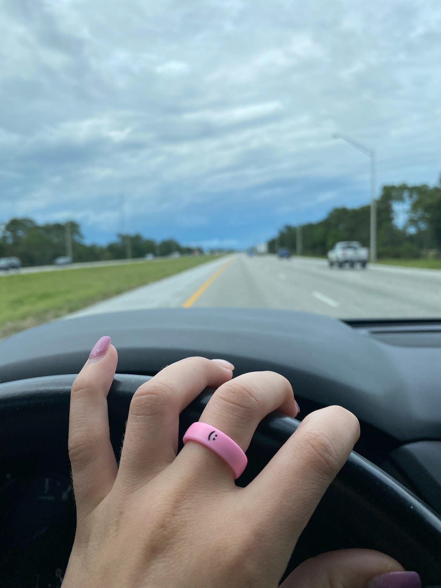 Flip Reversible smile / frown ring bubble gum