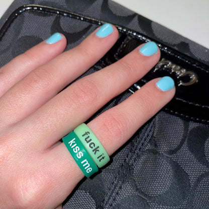 Flip Reversible lucky / kiss me ring