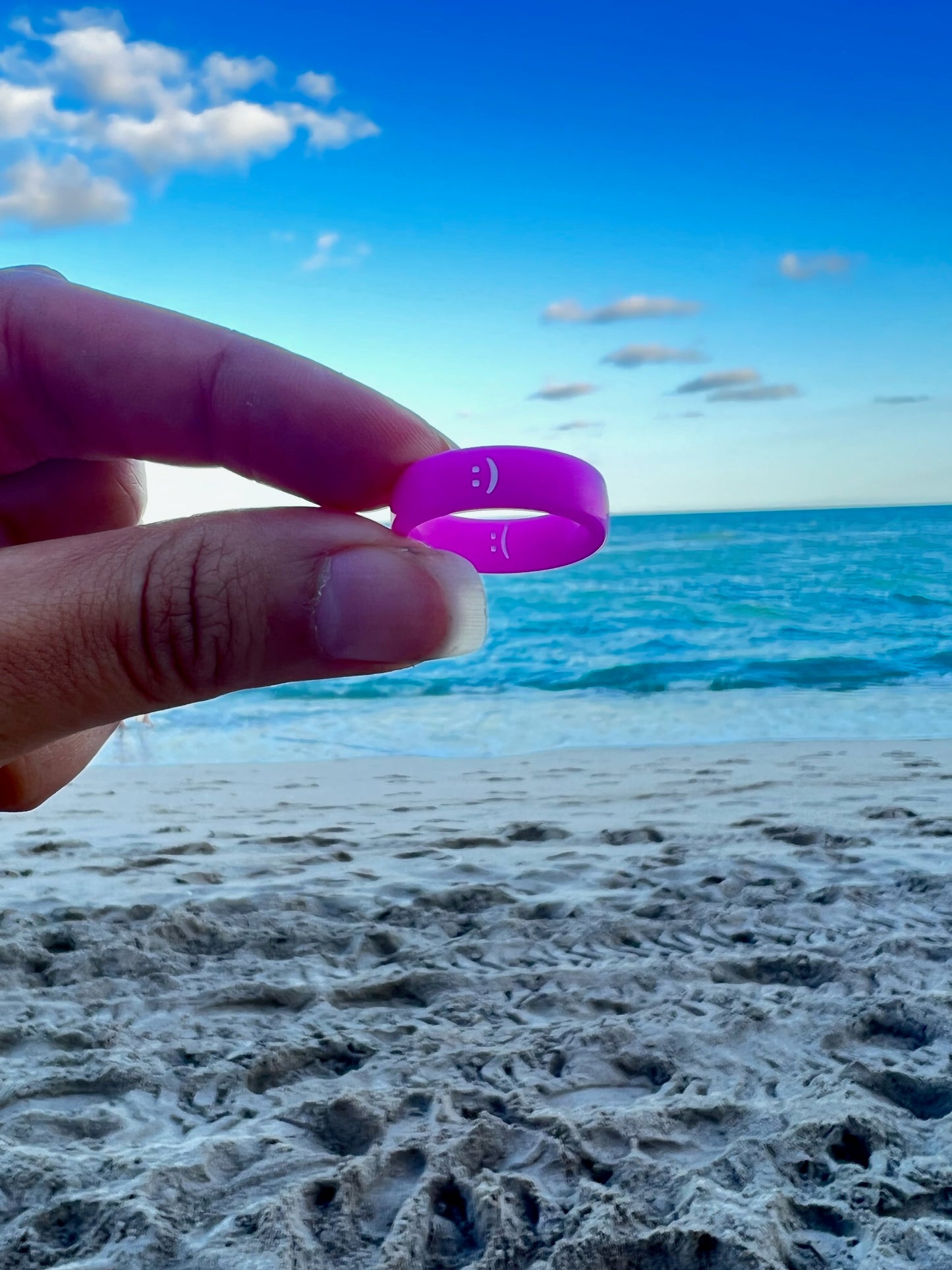 Flip Reversible smile / frown ring magenta