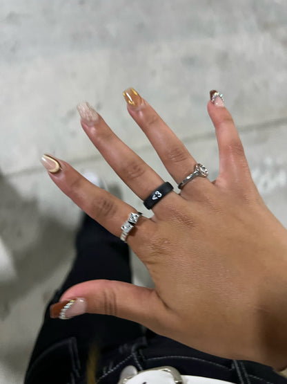 Flip Reversible heart / broken heart black Ring