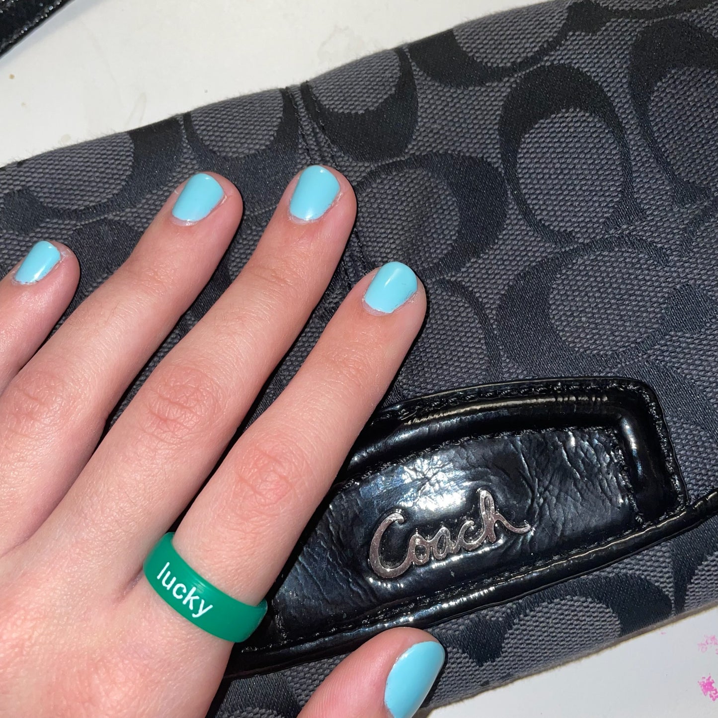Flip Reversible lucky / kiss me ring